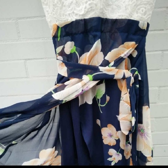 RESTOCKED!! Flowy blue floral and lace maxi dress - Picture 3 of 5